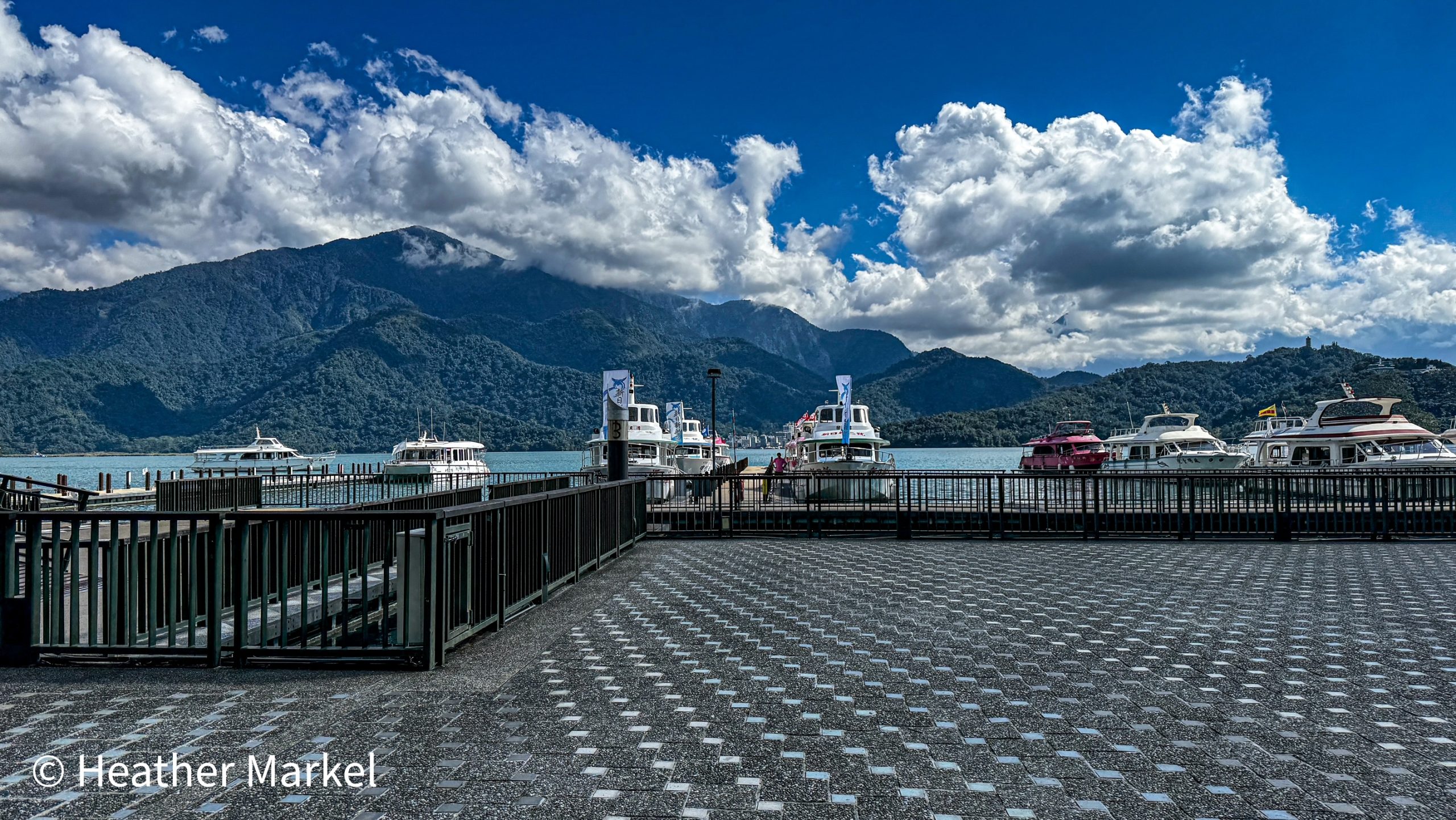 boats at sun moon lake