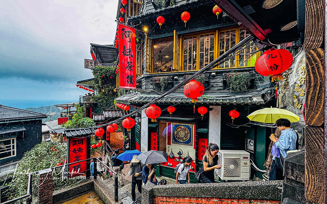 Taipei to Yehliu, Jiufen & Shifen: A Scenic Day Tour with a Sweet Pastry Stop