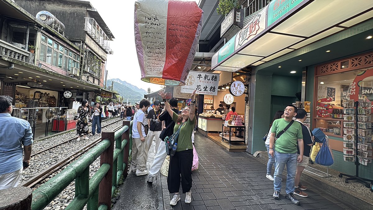 launching my lantern in Jiufen