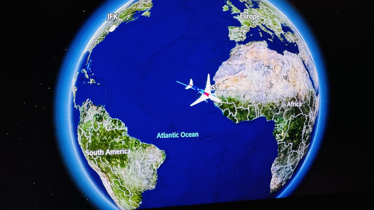 map flying to Senegal